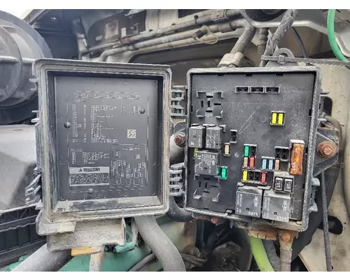 VOLVO VNL FUSE BOX