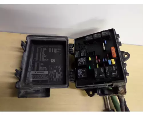 VOLVO VNL FUSE BOX