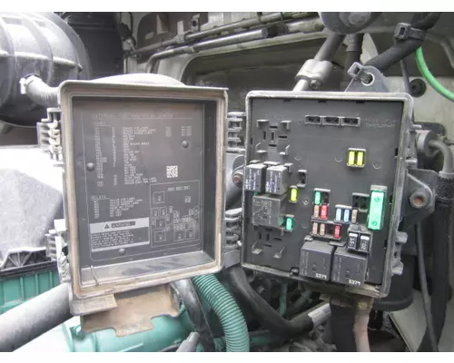 VOLVO VNL FUSE BOX
