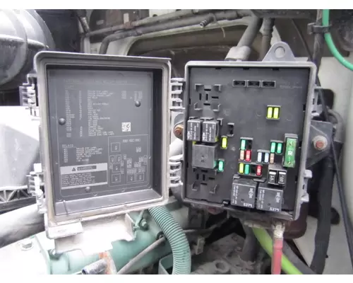 VOLVO VNL FUSE BOX