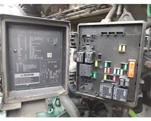 VOLVO VNL FUSE BOX