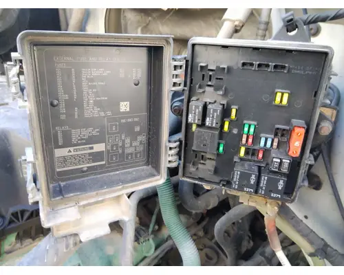 VOLVO VNL FUSE BOX