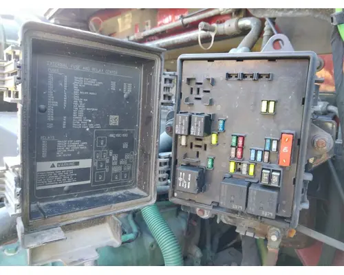 VOLVO VNL FUSE BOX