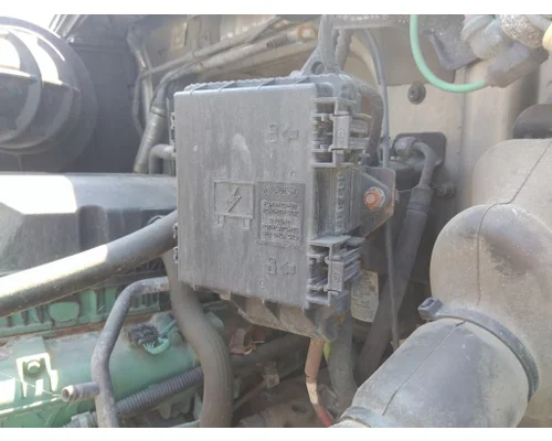 VOLVO VNL FUSE BOX