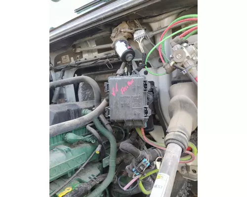 VOLVO VNL FUSE BOX