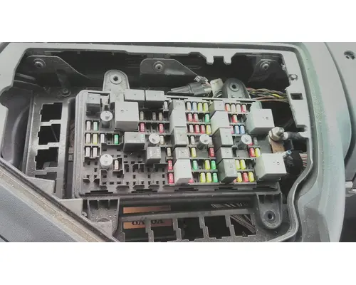VOLVO VNL FUSE BOX