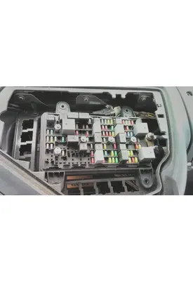VOLVO VNL FUSE BOX