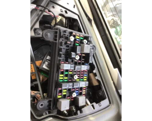 VOLVO VNL FUSE BOX