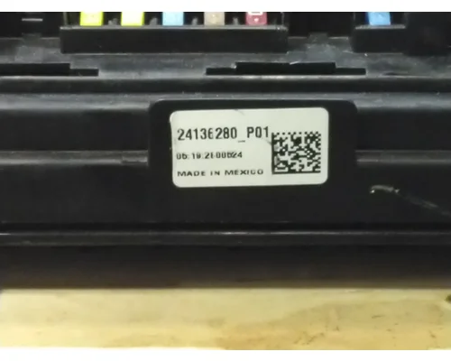 VOLVO VNL FUSE BOX