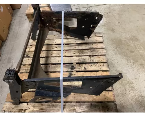 VOLVO VNL Fairing Bracket