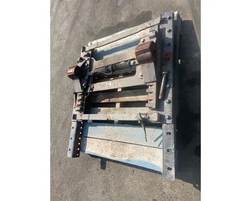 VOLVO VNL Fifth Wheel