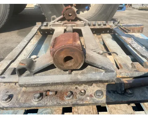 VOLVO VNL Fifth Wheel