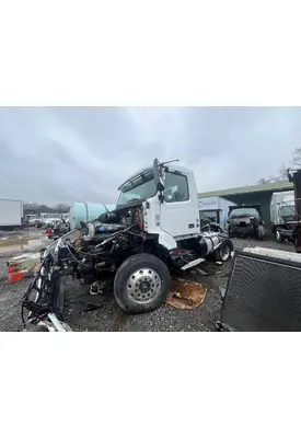 VOLVO VNL Fifth Wheel