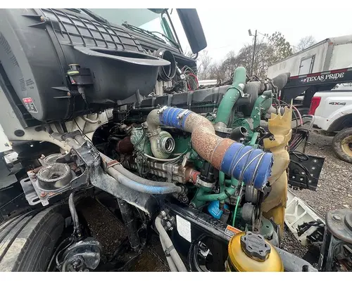 VOLVO VNL Fifth Wheel