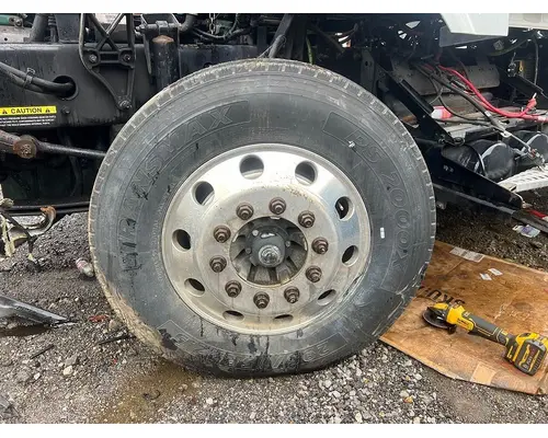 VOLVO VNL Fifth Wheel