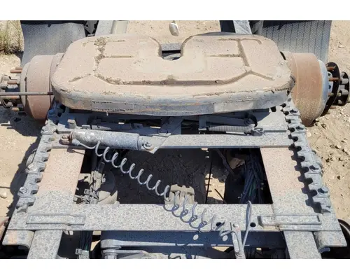 VOLVO VNL Fifth Wheel