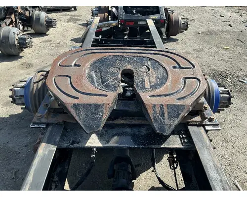 VOLVO VNL Fifth Wheel