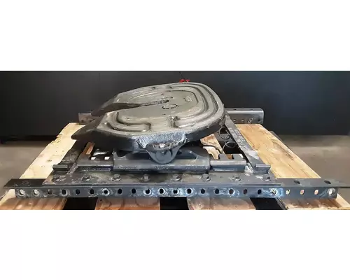 VOLVO VNL Fifth Wheel