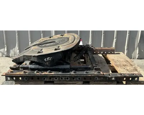 VOLVO VNL Fifth Wheel