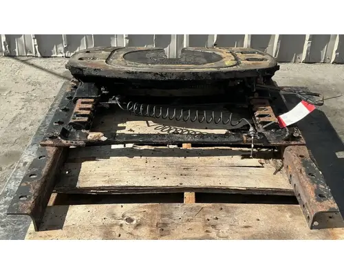 VOLVO VNL Fifth Wheel