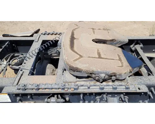 VOLVO VNL Fifth Wheel