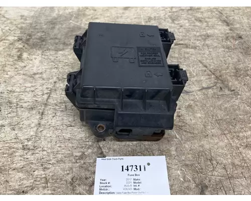 VOLVO VNL Fuse Box