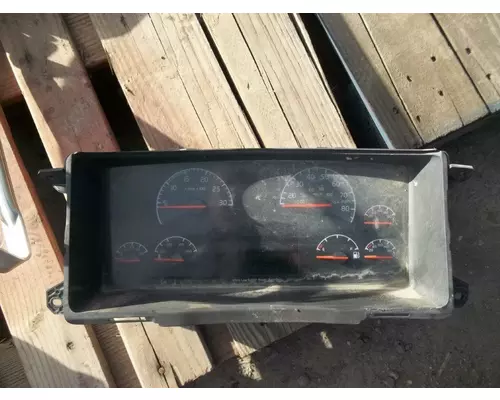 VOLVO VNL GAUGE CLUSTER