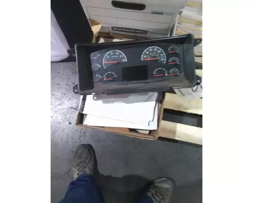 VOLVO VNL GAUGE CLUSTER