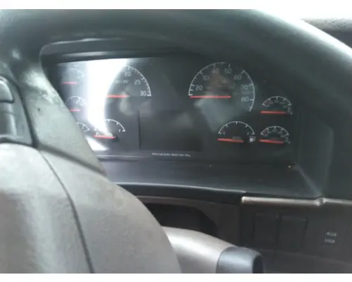 VOLVO VNL GAUGE CLUSTER