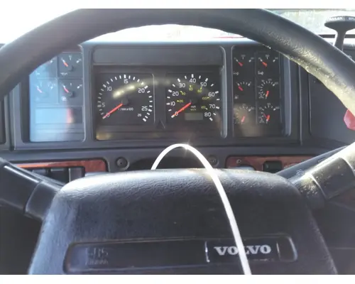 VOLVO VNL GAUGE CLUSTER