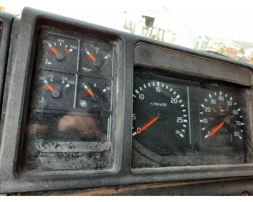 VOLVO VNL GAUGE CLUSTER