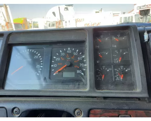 VOLVO VNL GAUGE CLUSTER