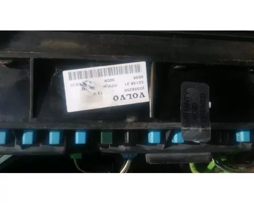 VOLVO VNL GAUGE CLUSTER