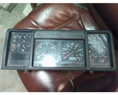VOLVO VNL GAUGE CLUSTER