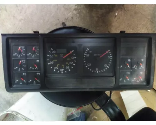 VOLVO VNL GAUGE CLUSTER