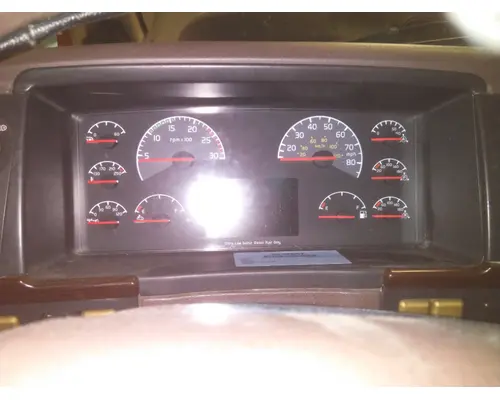 VOLVO VNL GAUGE CLUSTER