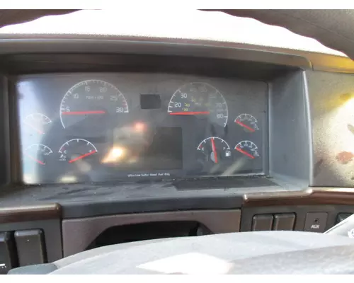 VOLVO VNL GAUGE CLUSTER