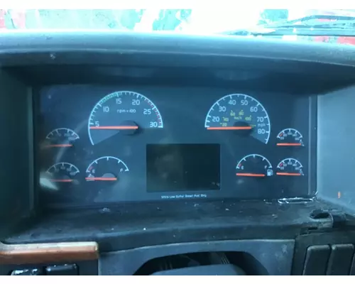 VOLVO VNL GAUGE CLUSTER