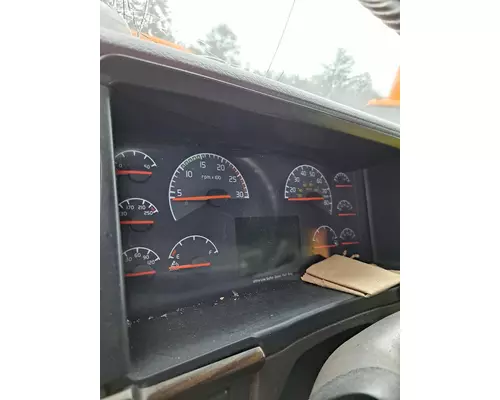 VOLVO VNL GAUGE CLUSTER