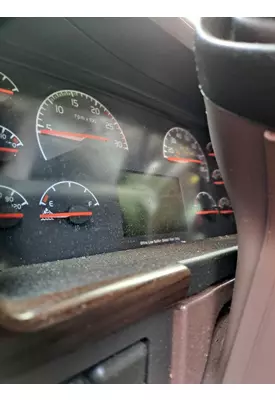 VOLVO VNL GAUGE CLUSTER