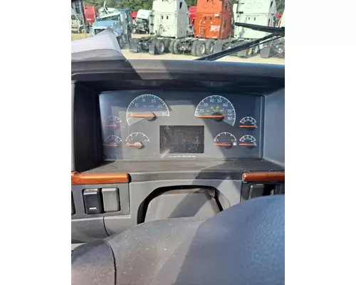 VOLVO VNL GAUGE CLUSTER