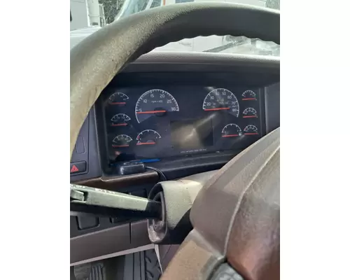 VOLVO VNL GAUGE CLUSTER