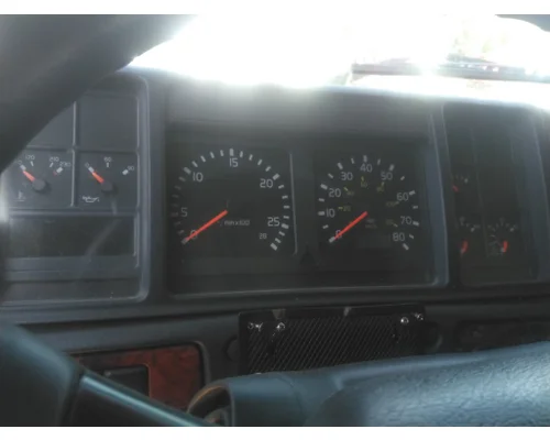 VOLVO VNL GAUGE CLUSTER