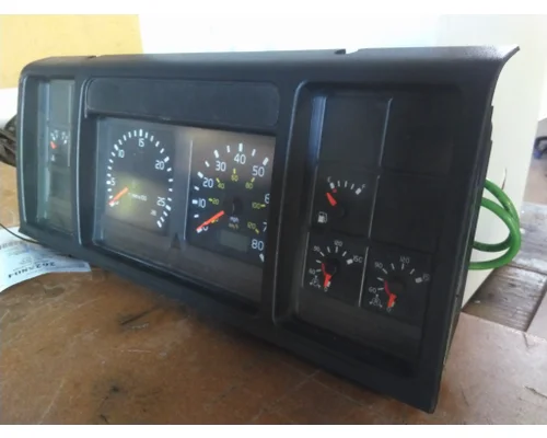 VOLVO VNL GAUGE CLUSTER