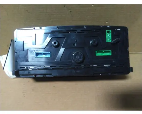 VOLVO VNL GAUGE CLUSTER