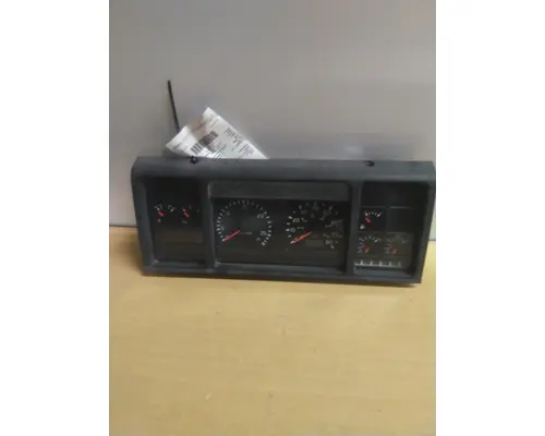 VOLVO VNL GAUGE CLUSTER