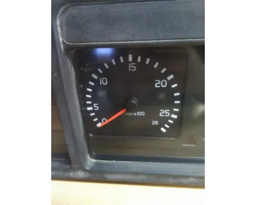 VOLVO VNL GAUGE CLUSTER