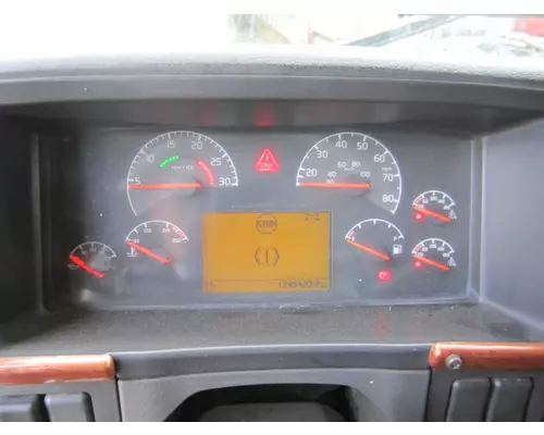VOLVO VNL GAUGE CLUSTER