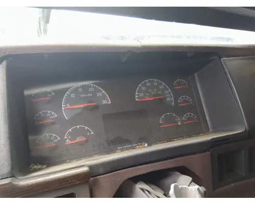 VOLVO VNL GAUGE CLUSTER