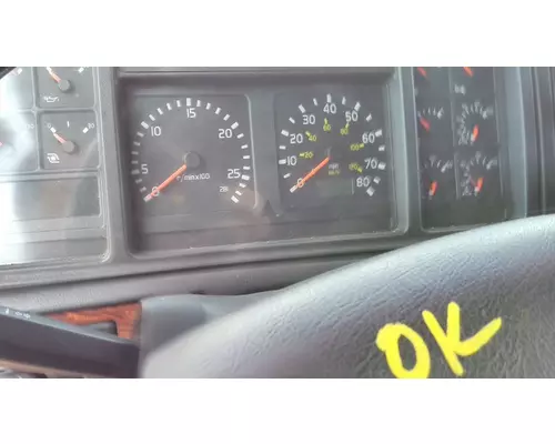 VOLVO VNL GAUGE CLUSTER